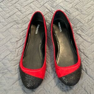 NWOT Maurices red flats with black glitter heel and toe. Size 9